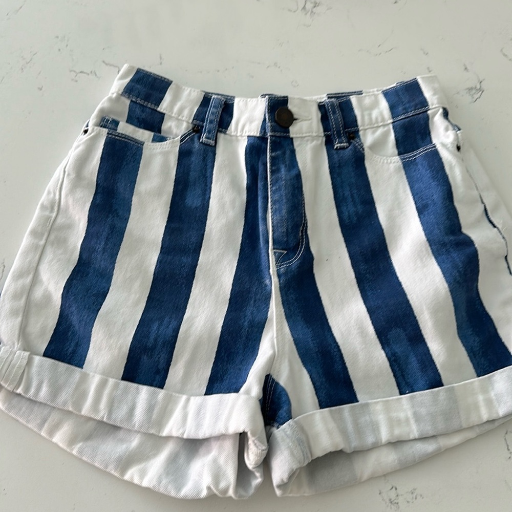URBAN OUTFITTERS BDG STRIPED MOM DENIM BLUE WHITE SHORTS JEANS HIGH RISE 24